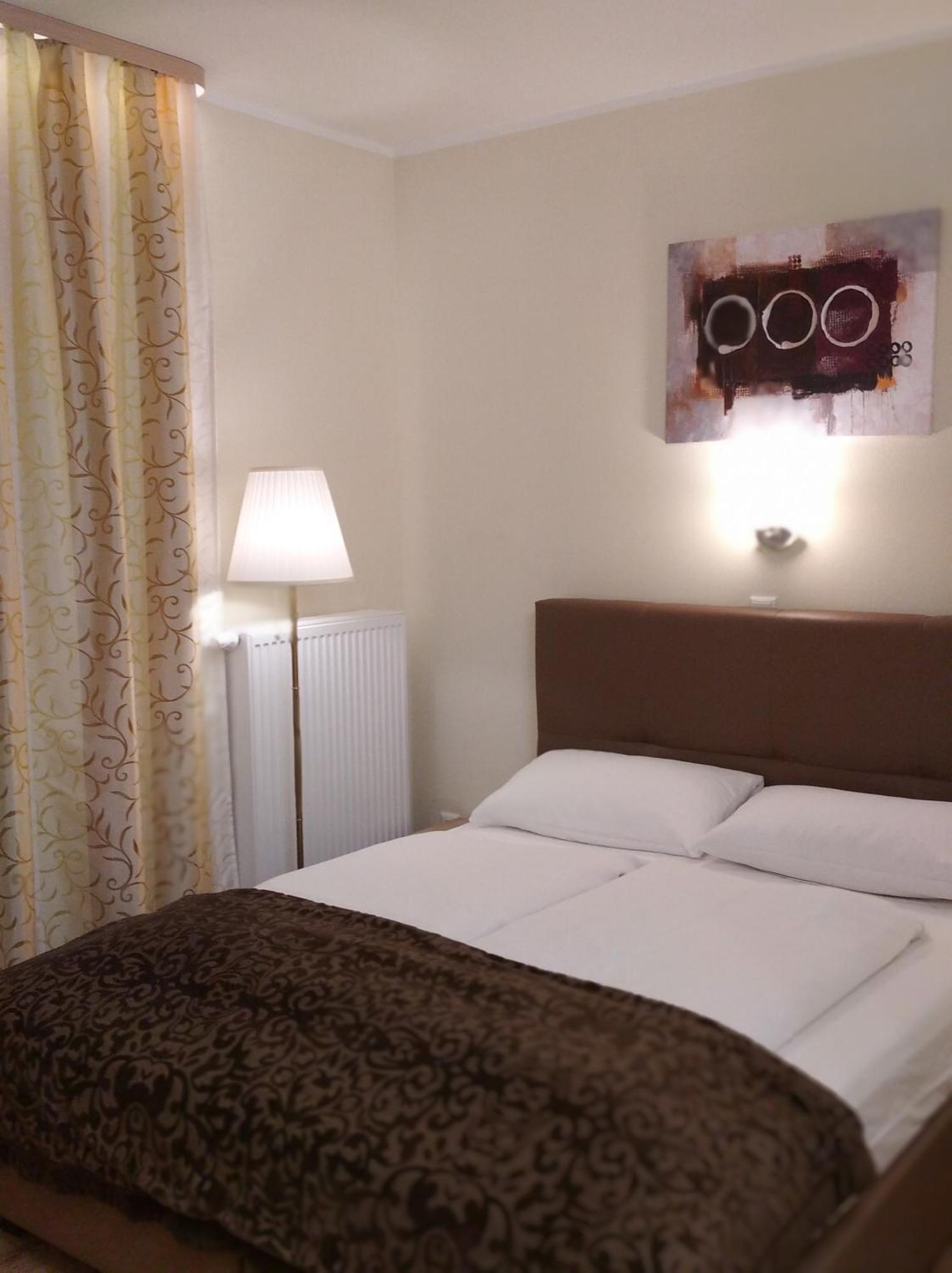 Pension Am Dom Ерфурт Екстериор снимка